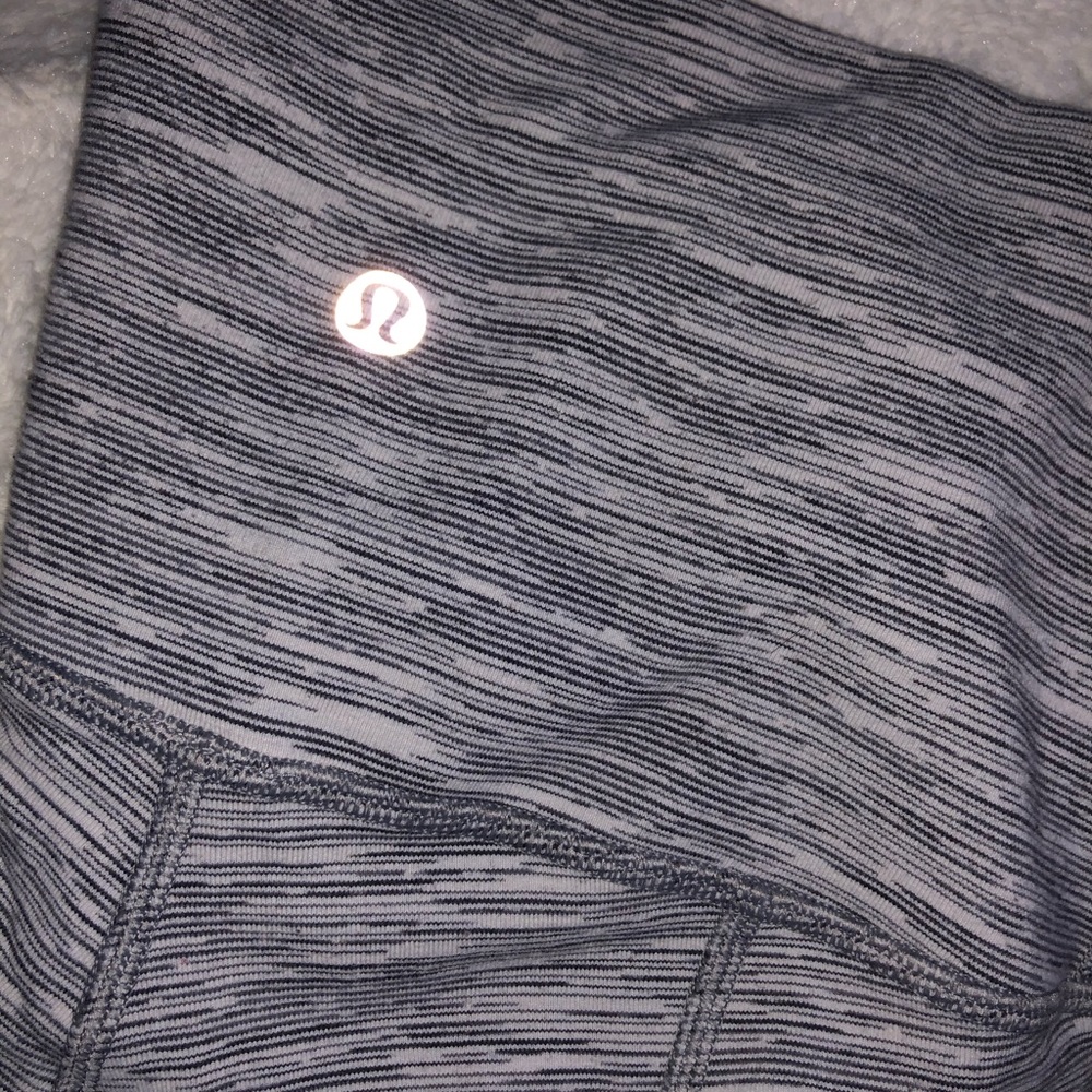 Grey/White Lululemon Underwunder Crops
